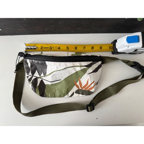 Aloha Collection Tropical Leaf Print Fanny Pack Belt Bag Waterproof Travel - Picture 5 of 5